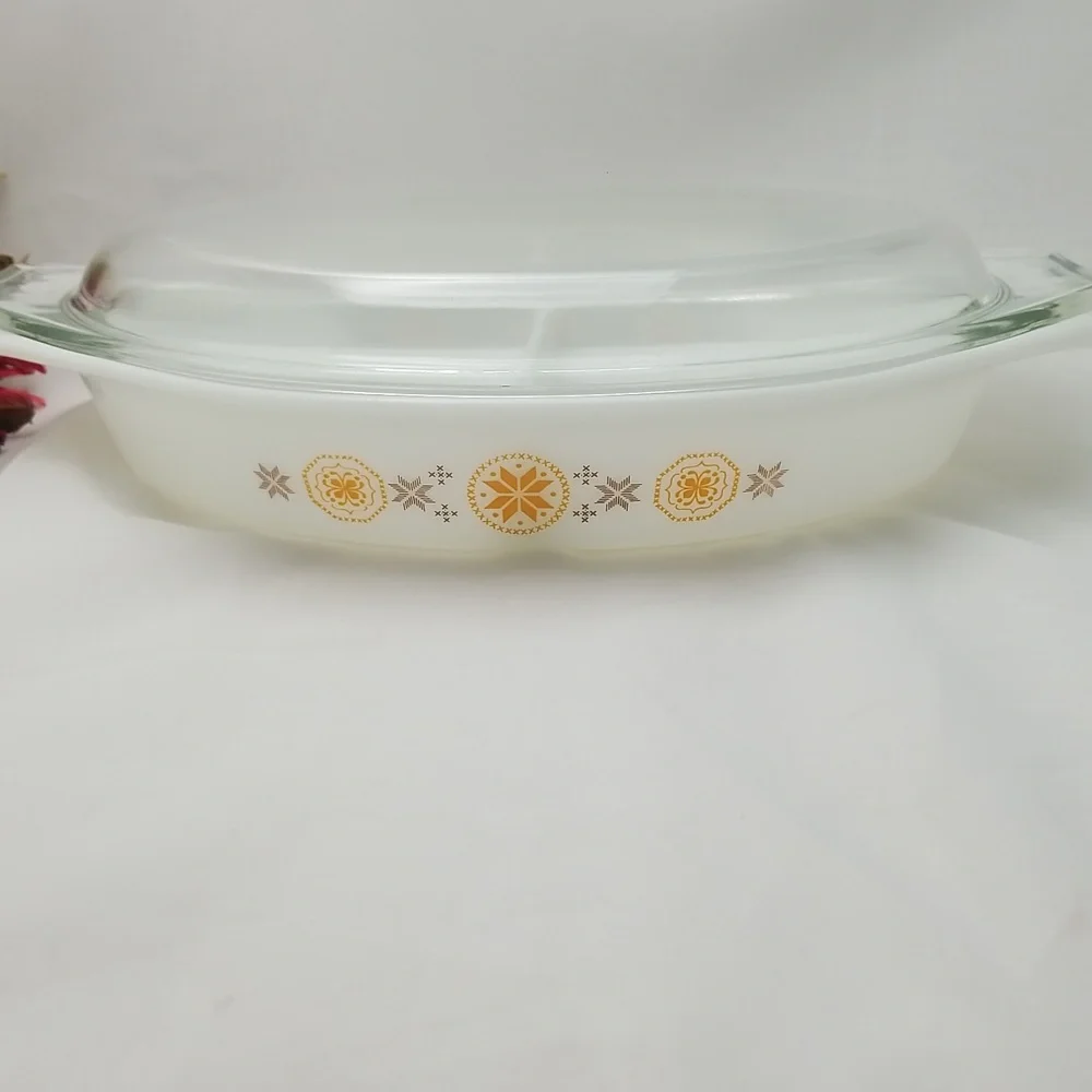 Pyrex Town & Country Divided Casserole Dish with Lid